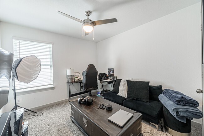 Building Photo - 246 Dusty Bridle Ln