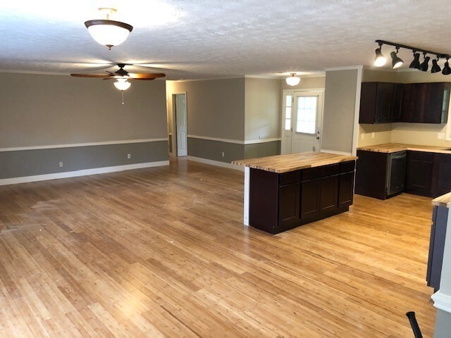 Building Photo - Newly Renovated Home on 2 Acres!