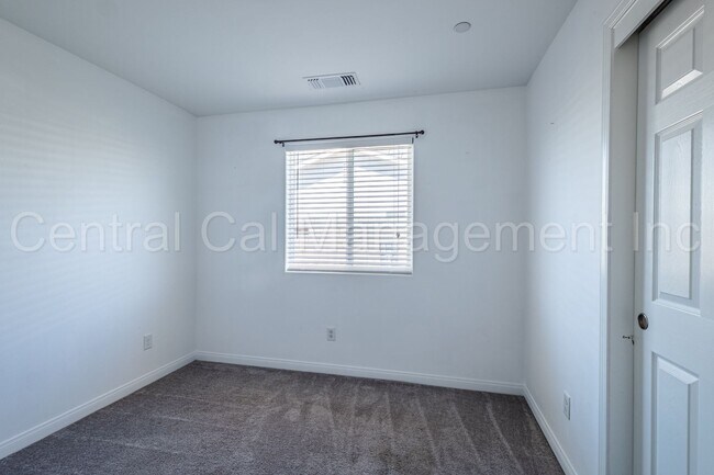Building Photo - 3 Bedroom/2 Bath Home in Tyner Ranch - $22...