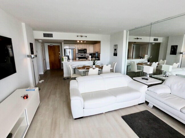 Building Photo - 2301 Collins Ave