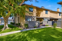Building Photo - 817 Quail Ln