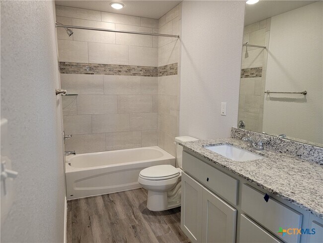 Building Photo - 122 Wind Ridge Dr