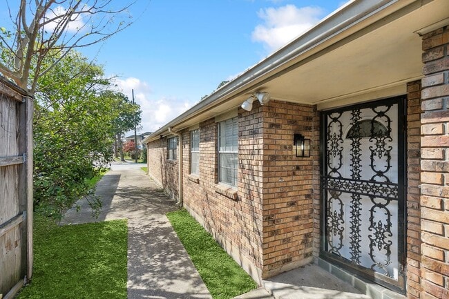 Building Photo - 4659 Dart St