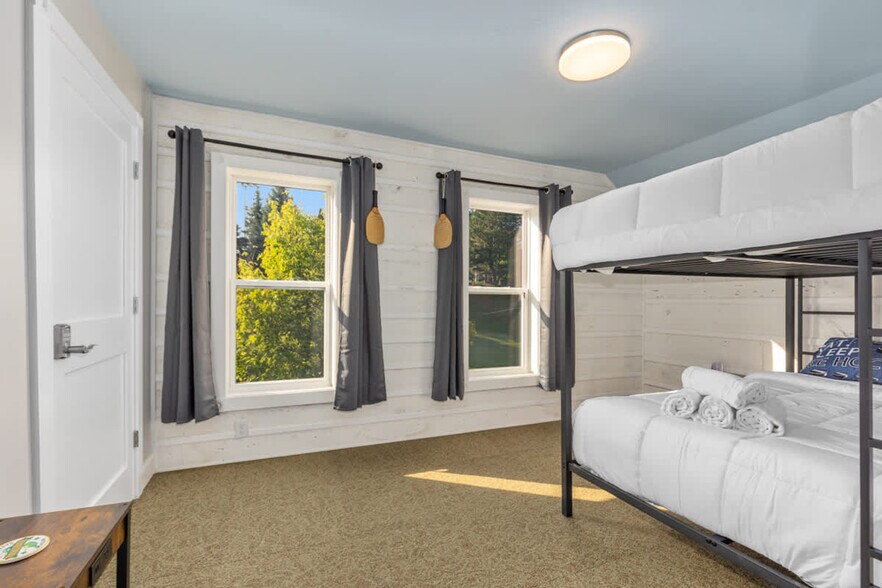 Building Photo - 21 Coldbrook St NE