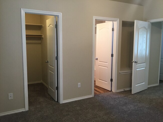 Building Photo - Beautiful & Spacious Four Bedroom Meridian Home!!!