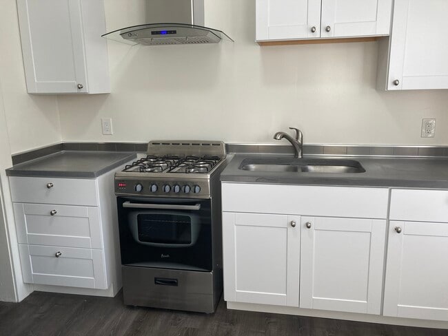 Building Photo - 533 S Westmoreland Ave