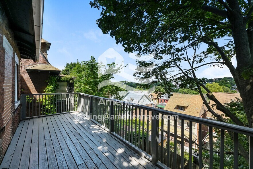 Building Photo - 211 Moore Ave