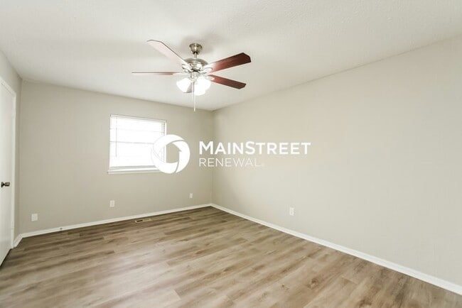 Building Photo - 3 Bedroom Pet-Friendly Home in YUKON, OK with Main Street Renewal