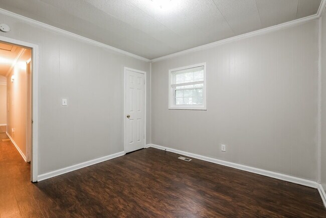 Building Photo - 1165 Wisteria Dr SW
