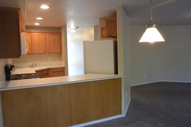 Building Photo - 5546 NE 89th Ave