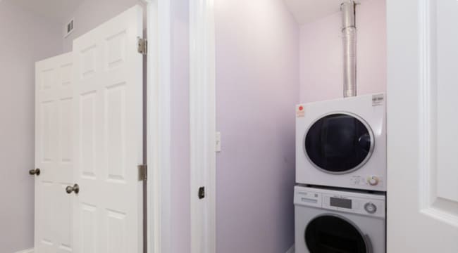 Building Photo - 3 Bedroom Semi-Detached Home