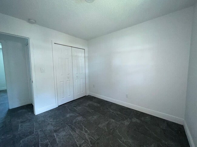 Building Photo - Fully Renovated 2 Bed, 1 Bath Duplex in th...