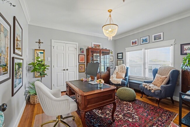 Building Photo - 215 W Norma St