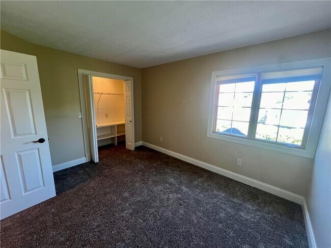 Building Photo - 35 Hayfield Way