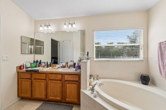 Building Photo - Great opportunity to rent in the gated community of Parkmonte in Meadow Pointe!