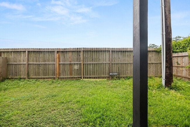 Building Photo - 8534 Woodlyn Rd