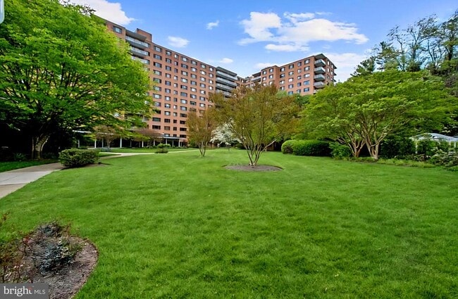 Building Photo - 4201 Cathedral Ave NW