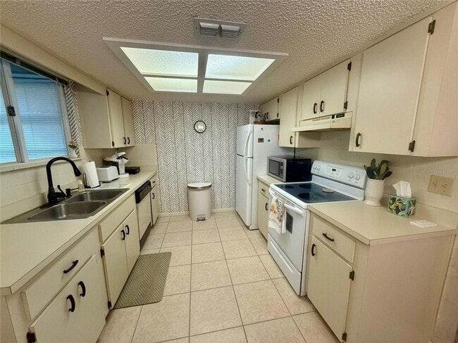 Building Photo - 8741 SW 108th Pl