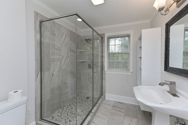 Building Photo - Charming 3 Bedroom, 2 Bath All-Brick Bungalow with Garage!