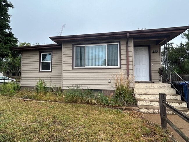 Primary Photo - Lovely 2 bedroom Upstairs of a Duplex for ...