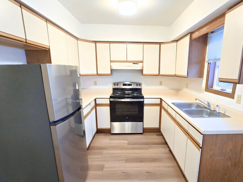 Building Photo - Dane Townhomes