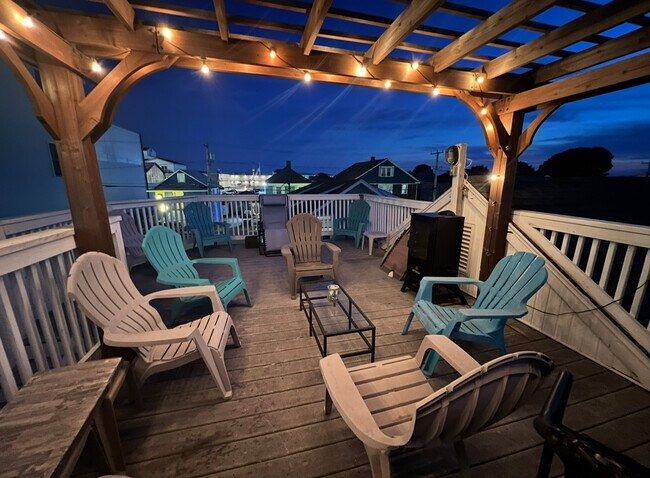 Upper deck - 8 Highland Ave