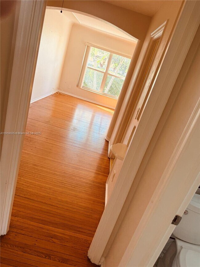 Building Photo - 503 SW 19th Ave