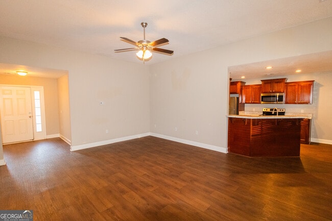 Building Photo - 173 Stillwater Dr