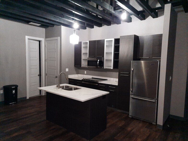 Building Photo - 901 9th St