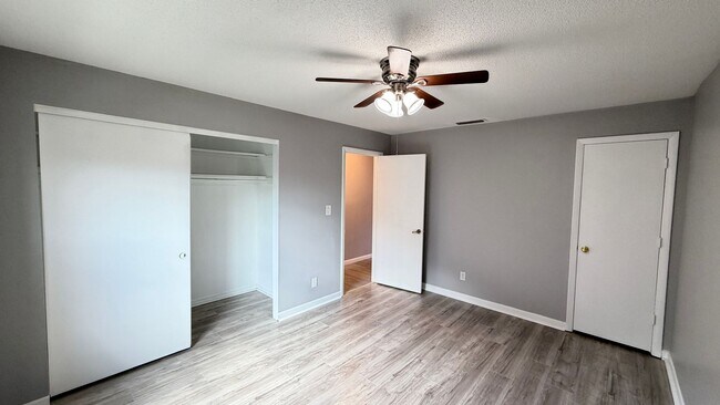 Building Photo - Timeless Charm Meets Modern Living — A 2BD/2BA Casselberry Gem You’ll Fall In Love With! WASHER &...