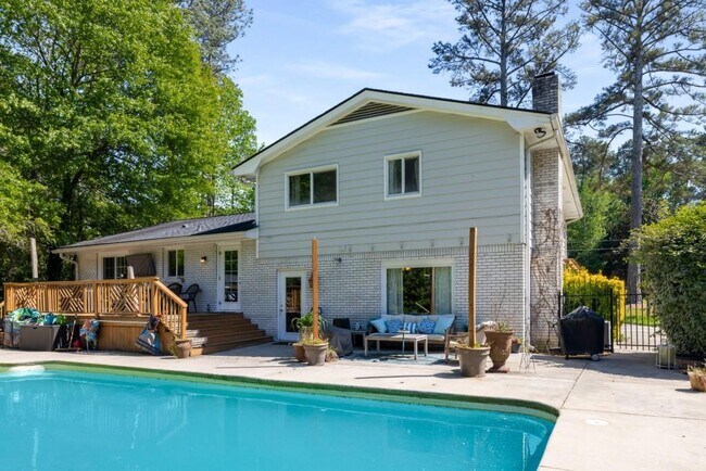 Building Photo - 4014 Foxglove Rd