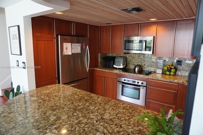 Building Photo - 1408 Brickell Bay Dr