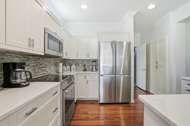 Building Photo - 34 Coburn Dr E