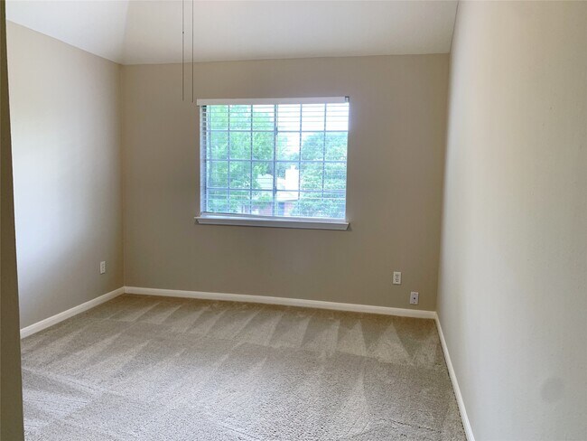 Building Photo - 4411 W Thunderwood Cir