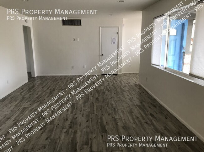 Building Photo - 603 E Solana Dr