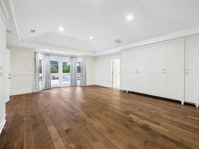 Building Photo - 4040 Overbrook Ln