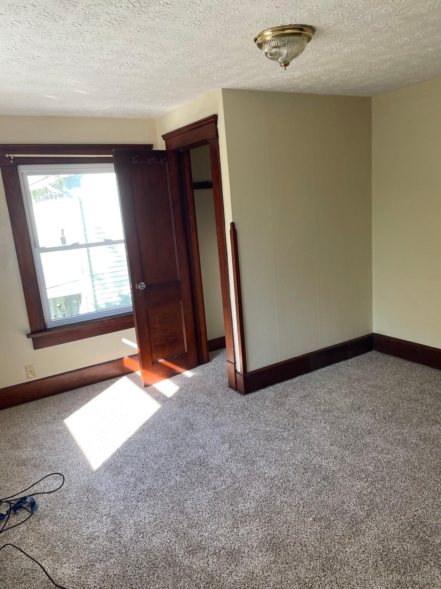 Building Photo - 206 Wales Rd NE