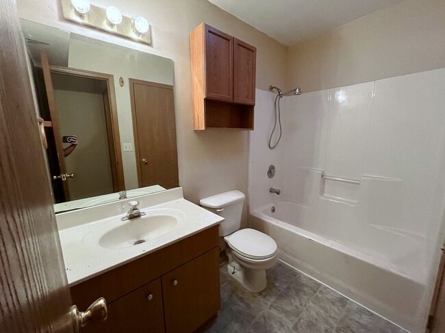 Building Photo - Leasing