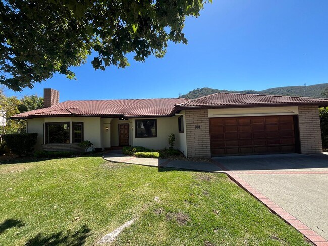 Building Photo - Spacious Home with views of the Irish Hill...