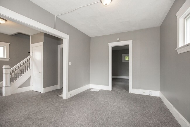 Building Photo - 4 BED 1 BATH SINGLE FAMILY HOME IN CLEVELAND!