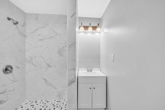 Building Photo - Welcome to your renovated 3-bed, 2-bath gem in scenic Gaffney, SC! $1,450/mo rent