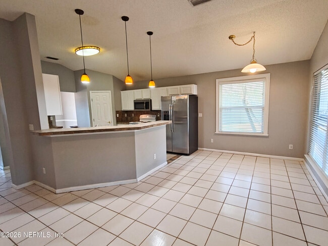 Building Photo - 1563 Lakeway Dr