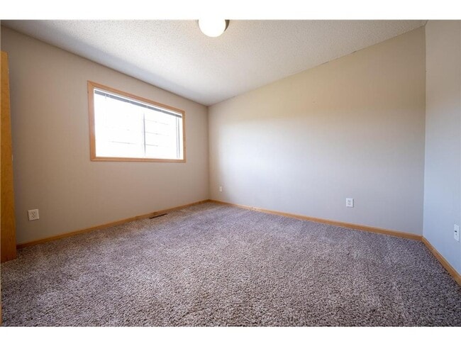 Building Photo - Spacious *3Bed*2Bath townhome Cottage Grove Available Sept 1.