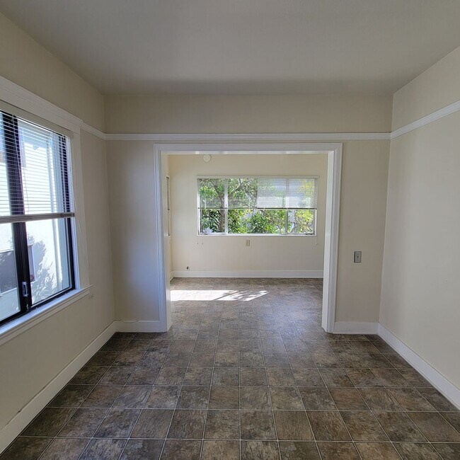 Building Photo - 950 Fremont St