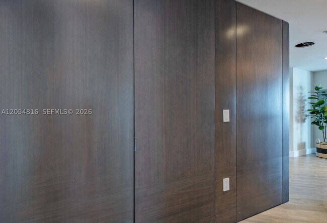 Building Photo - 17301 Biscayne Blvd