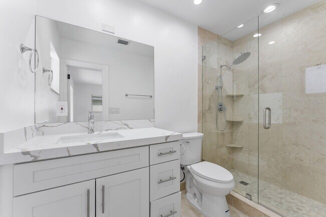 Building Photo - 808 NE 72nd St