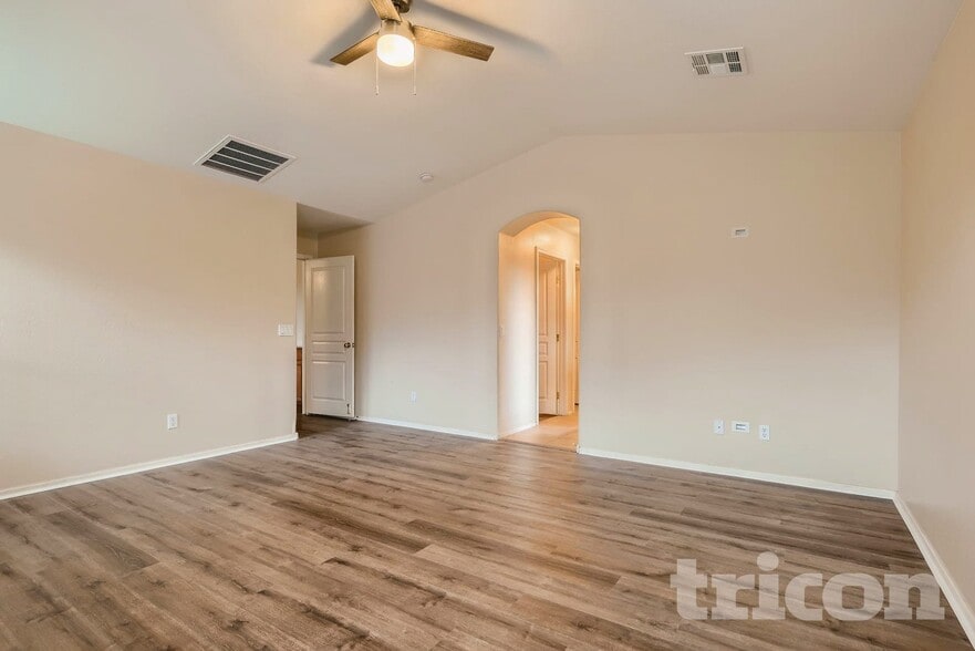 Building Photo - 3948 W South Butte Rd