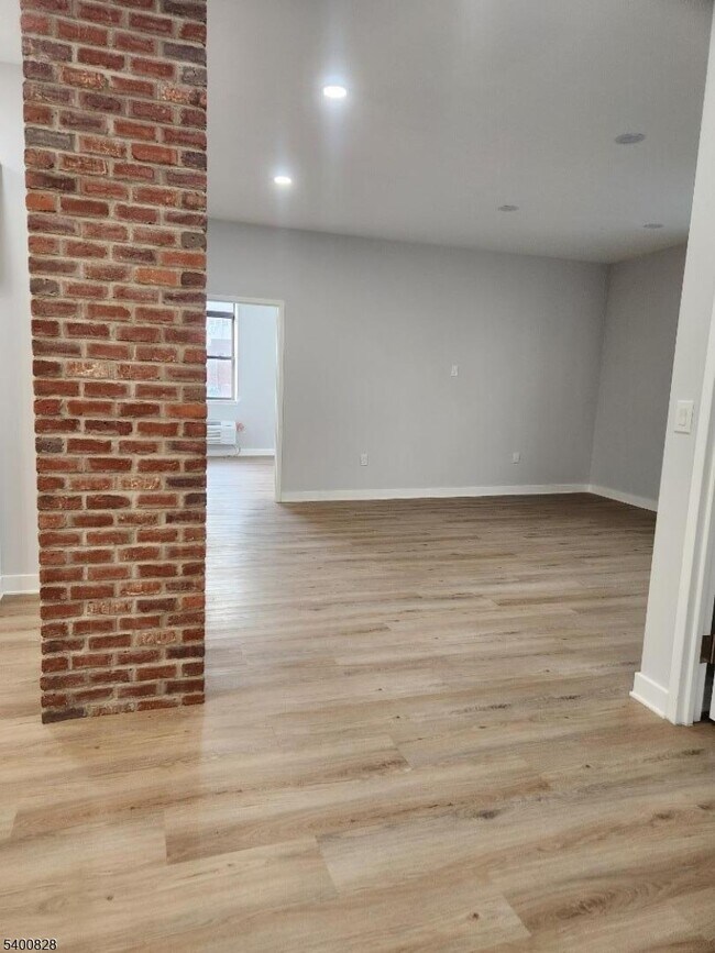 Building Photo - 111 Mulberry St