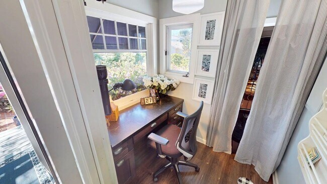 Building Photo - Spacious Historic Home on a Large Corner Lot - Walkable to Many Restuarants and Parks