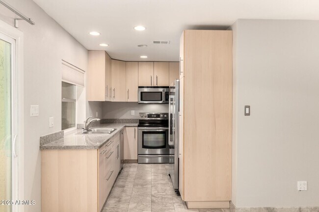 Building Photo - 8212 E Rovey Ave